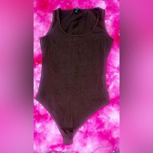 Scoop neck Bodysuit  with closure